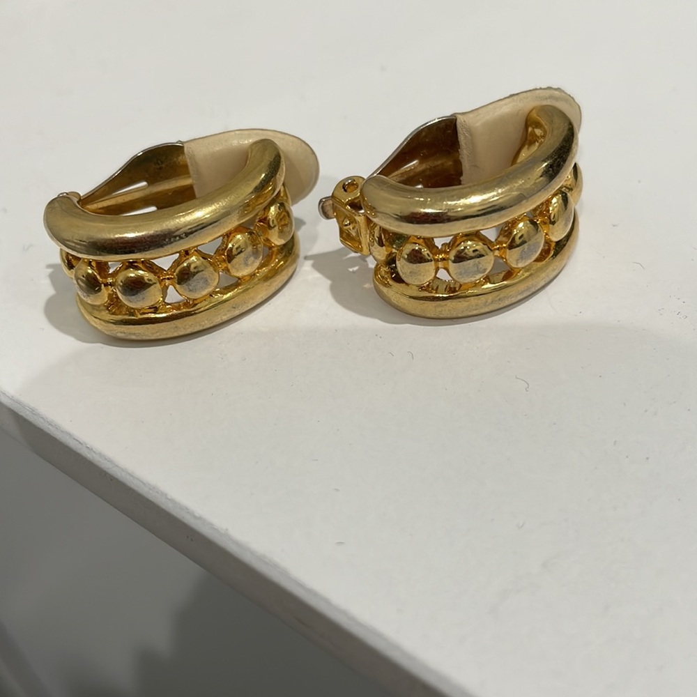 Vintage clip on earrings gold